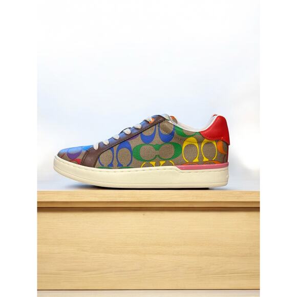 NWOT Coach CA449 Clip Low Top Sneaker in Rainbow Signature Canvas – Size 7.5B - Picture 1 of 8